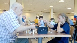 Традиционный шахматный блиц-турнир «Дедули или внучата: кто кого?» прошёл в Губкине 