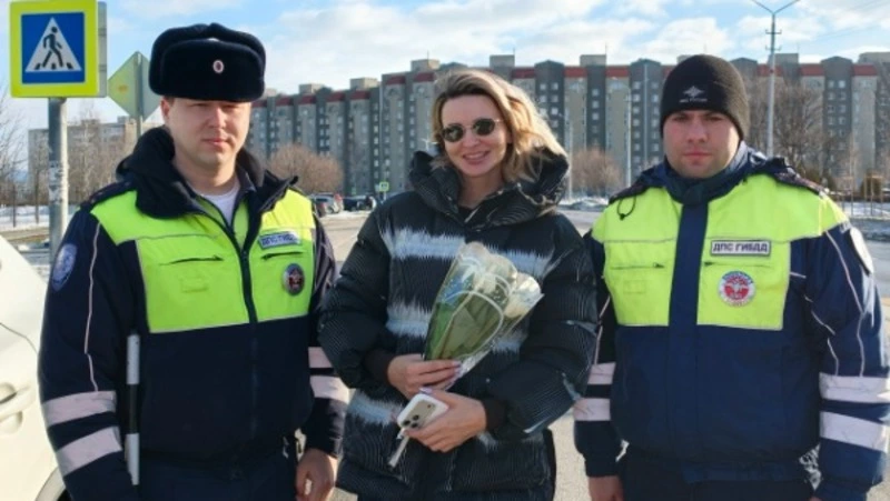 Губкинские полицейские присоединились к традиционной Всероссийской акции «Цветы для автоледи»