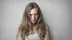 Злиться или «держать лицо»? Учёные исследовали влияние эмоций на здоровье*