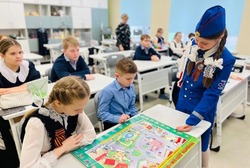 Юные инспекторы провели классные часы по дорожной безопасности со школьниками в Губкине