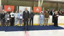 Губкинцы посетили благотворительный товарищеский матч по хоккею
