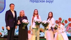 Губернатор Белгородской области Вячеслав Гладков вручил 33 почётных знака «Материнская слава»