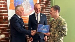 Губкинские ветераны специальной военной операции получили сертификат от фонда «Поколение»