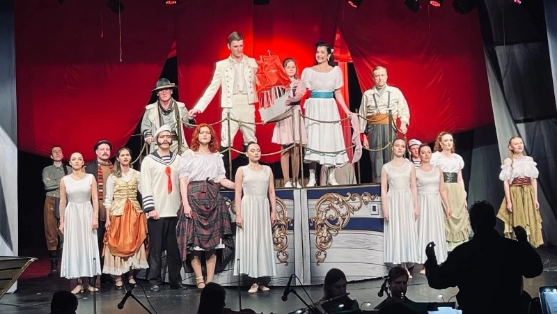 Губкинские гимназисты посетили потрясающий мюзикл «Алые паруса»