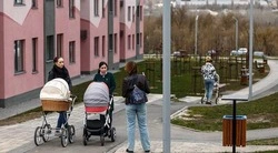 Вячеслав Гладков – о выплатах молодым семьям за рождение третьего и последующего ребёнка