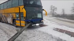 Автобус вьехал в дорожное ограждение под Белгородом