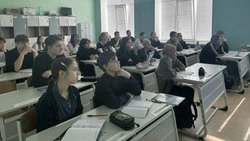 Увлекательный информационный час «Читай. Думай. Выбирай» прошёл в Доме ремёсел города Губкина