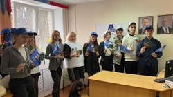 Специалисты Дома ремёсел провели увлекательный мастер-класс «Праздничная открытка 23 февраля»