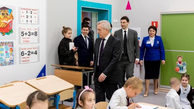 Школа вектор разумное. Школа вектор успеха Белгород. Вектор успеха Белгород школа в Разумном. Директор школы вектор успеха. Директор школы вектор успеха разумное.