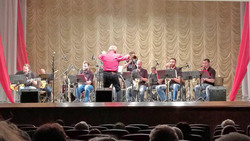 Оркестр областной филармонии открыл губкинский сезон джазом