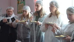 Губкинские депутаты и родители учащихся проверили качество школьного питания
