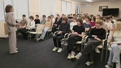 Врач-нарколог Губкинской ЦРБ Наталья Болотских встретилась со студентами