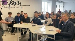 «Двойка за серьёзность»: губкинские школьники, студенты и преподаватели зажгли на стендап-баттле