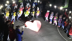 Губкинские дошкольники создали световую инсталяцию ко Дню памяти погибших в ДТП