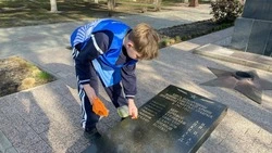 Губкинские Волонтёры Победы провели субботник в молодёжном центре «Россия» и у Вечного огня