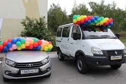 Губкинская детская больница получила два новых автомобиля от УК «Металлоинвест»
