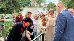 Василий Голиков провёл встречу с жителями многоквартирного дома
