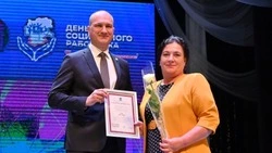 Губкинские социальные работники получили заслуженные награды