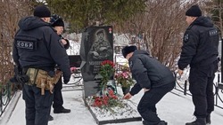 Сотрудники и ветераны Белгородского СОБР почтили память погибшего сослуживца