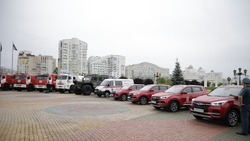 Вячеслав Гладков вручил ключи от новых автомобилей губкинским спасателям 