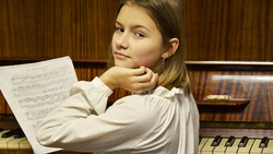 Под музыку Шопена. Юная пианистка из Губкина сыграла для корреспондента «НВ»