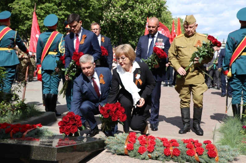 Губкинцы возложили цветы в память о Героях войны