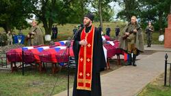 Перезахоронение останков 127 солдат прошло в Белгородской области