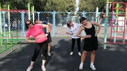 Губкинцы приняли участие в зарядке на свежем воздухе «Спорт – это сила!»
