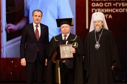 Вячеслав Гладков вручил премию имени Горина лучшим аграриям белгородской области