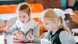 26 тысяч белгородских детей из многодетных семей продолжили получать бесплатное питание в школах