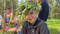 Губкинцы приняли участие в мастер-классе по плетению венков из полевых цветов и трав