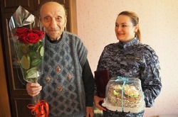 Белгородские росгвардейцы поздравили с Днём рождения ветерана Великой Отечественной войны