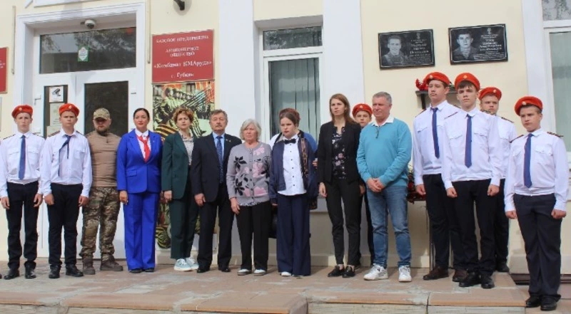 Мемориальную доску в честь Владимира Ускова торжественно открыли в Губкине