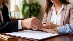 Договор дарения между физическими лицами должен удостоверять нотариус