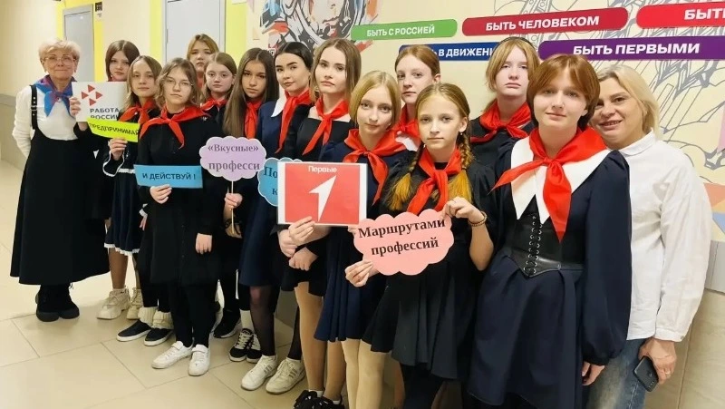 Губкинские учащиеся посетили очередное заседание клуба молодых предпринимателей «Действуй»