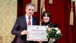 Вячеслав Гладков вручил награды ко Дню работника культуры