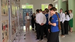 Губкинцы посетили патриотическую выставку «Женское лицо Победы»