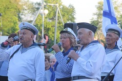 Концерт хора ветеранов «Живая память» состоялся в Губкинском городском парке культуры и отдыха 