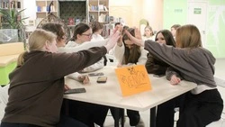 Губкинские библиотекари провели захватывающий интеллектуальный турнир «Самый умный»