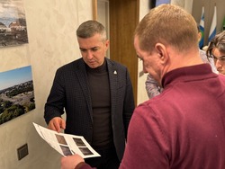 Михаил Лобазнов провёл рабочую встречу со строителями и руководителями по направлениям