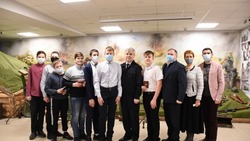 Клуб «За Родину» устроил торжество по случаю вручения юношам паспортов гражданина РФ