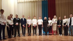 Лучшие губкинские студенты получили сертификаты стипендиатов администрации округа