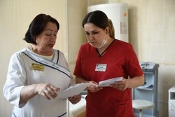 Медицинские работники города Губкина получат доплату за досрочный выход из декрета