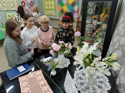 Выставка «Свет материнской души» открылась в выставочном зале Губкинского краеведческого музея