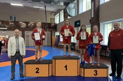 Губкинские самбистки завоевали серебро и бронзу на межрегиональном турнире 