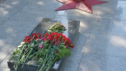 Губкинцы возложили цветы к мемориалам в День памяти и скорби