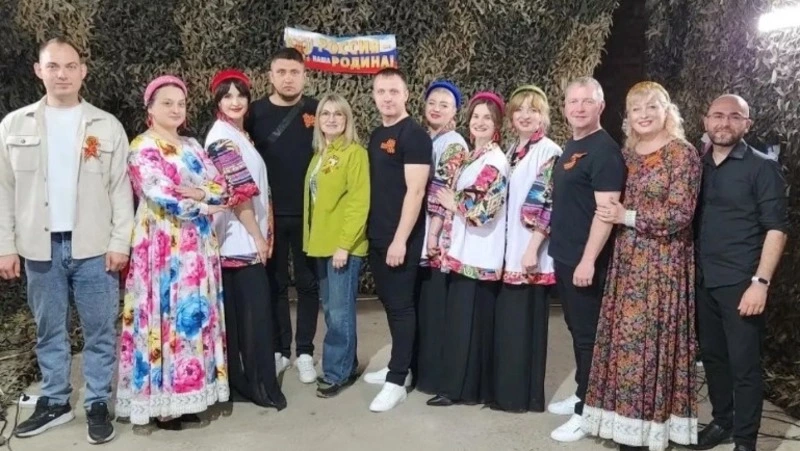 Губкинские артисты выступили с праздничным концертом для наших защитников