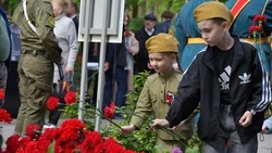 Василий Голиков и Галина Колесникова поздравили губкинцев с 9 Мая