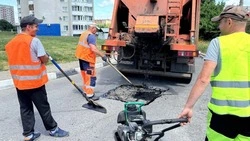Плановые работы по ямочному ремонту дорог продолжаются в Губкине