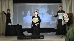 Губкинские студенты вместе с актрисами погрузились в мир героев Льва Толстого